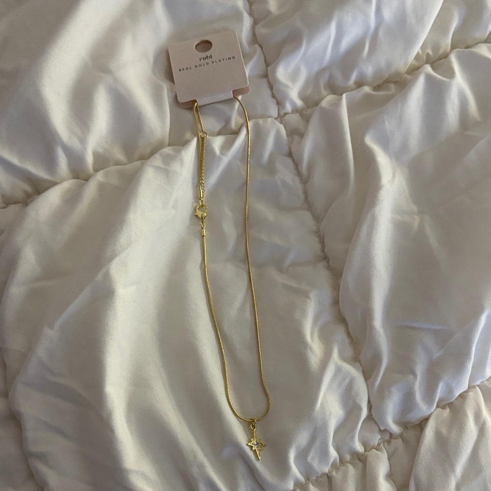Gold Star Pendant Necklace
